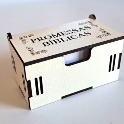 Caixa de Promessas Bíblicas Branca com 105 versículos. Ideal para inspiração diária, oração ou presente cristão. Feita em MDF branco com gravação a laser.